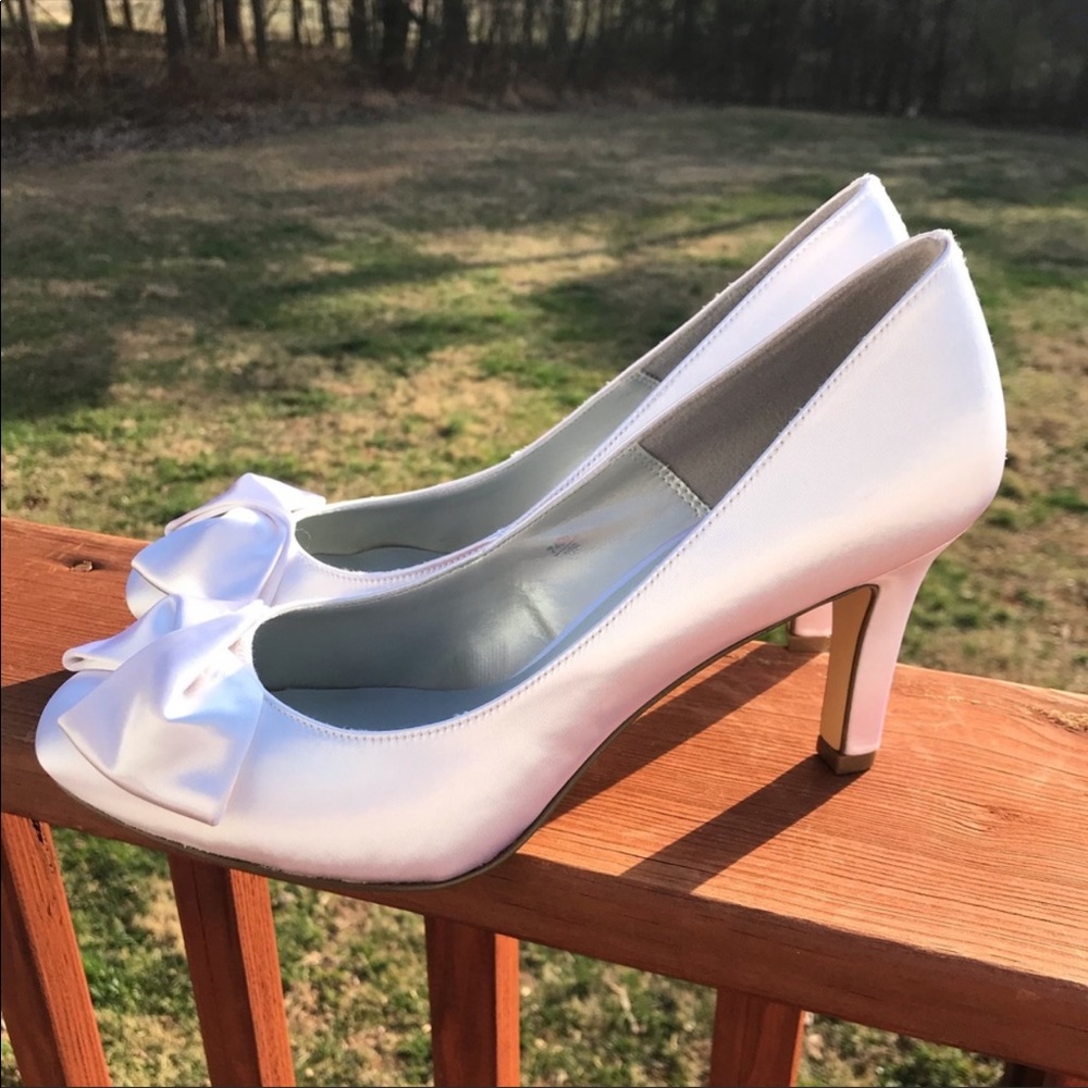 NWOT Unforgettable Moments with Lila Rose, White Size 9 High He…